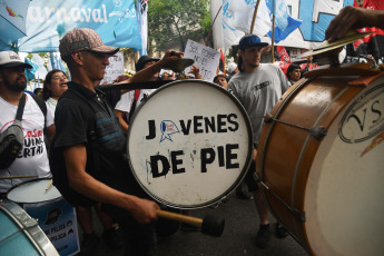 Buenos Aires, Argentina.- En las fotos tomadas el 5 de diciembre del 2023, miles de manifestantes agrupados en distintas organizaciones políticas y sociales participaron de la 7ma "marcha de la gorra" bajo la consigna "Nunca Más violencia ni represión" en la Ciudad de Buenos Aires. El encuentro anual, denuncia el abuso y la represión policial contra jóvenes de sectores populares.