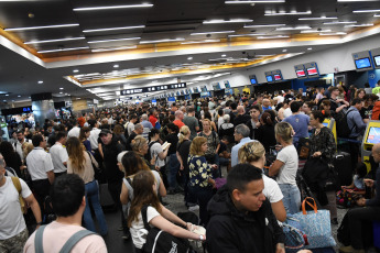 Buenos Aires, Argentina.- In the photos taken on December 17, 2023, the Jorge Newbery metropolitan airport returned to operation after having been closed due to the consequences caused by the storm in the city of Buenos Aires and its surroundings. Dozens of flights were canceled and delayed both at the Ezeiza International Airport and at the Jorge Newbery Metropolitan Airport.