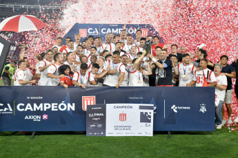 Buenos Aires, Argentina.- In the photos taken on the 13th of December 2023, Estudiantes de La Plata won 1-0 in Defensa and Justicia and won the Copa Argentina at the Ciudad de Lanús stadium. He is the first title in the competition and was classified for the Copa Libertadores of 2024.