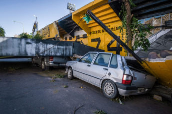 Bahía Blanca: In the photo taken on December 17, 2023, the damage caused by the storm. The heavy storm, with rain and winds reaching more than 140 km/h, left 13 fatalities and at least 14 people seriously injured. Several roofs were blown off and trees fell.