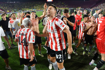 Buenos Aires, Argentina.- In the photos taken on the 13th of December 2023, Estudiantes de La Plata won 1-0 in Defensa and Justicia and won the Copa Argentina at the Ciudad de Lanús stadium. He is the first title in the competition and was classified for the Copa Libertadores of 2024.