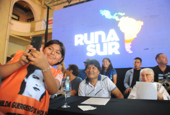 Buenos Aires, Argentina.- In the photos taken on December 2, 2023, union and social organizations met with the former president of Bolivia, Evo Morales (center), on the grounds of the former Esma at a meeting of the Runasur, or Unasur of the People . Morales announced this Sunday that he manages a meeting of Runasur, the bloc of Latin American social organizations that he promotes, in mid-2024 in his country, after the recent meeting in Argentina in which the 200 years of the Monroe doctrine were remembered.