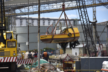 Bahía Blanca, Argentina.- En las fotos tomadas el 21 de diciembre del 2023, muestra la destrucción en el Puerto de Bahía Blanca tras la tormenta del fin de semana que provocó 13 muertes e importantes destrozos en la ciudad. Sin operaciones y con daños en varias de sus terminales se encuentra actualmente el Puerto de Bahía Blanca. La situación imperante torna imposible la recepción de camiones con cereal, y la carga de buques.