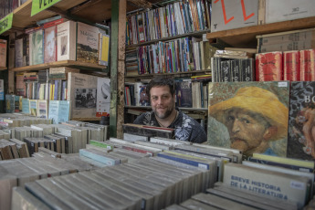 Buenos Aires, Argentina.- In the photo of January 20, 2024, the bookstores and the booths of used books of the porteño center work with a local reading community that usually goes to look for rarities or titles cheaper but in the last time the sales to tourists are more than to those faithful buyers that approached in . of reading material