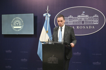 Buenos Aires, Argentina.- In the photos taken on January 19, 2024, presidential spokesperson Manuel Adorni gives a press conference in Buenos Aires, Argentina. Adorni defended the increase in passenger and rail transportation rates in the Buenos Aires Metropolitan Area (AMBA), both because "they were delayed since the last freeze in August" and because they were part of a change in "the logic of subsidies".