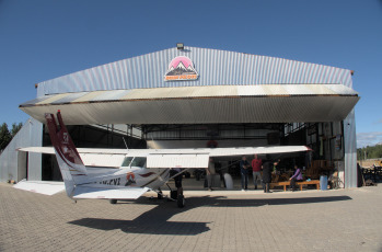 Chubut Aires, Argentina.- En la foto tomada el 23 de enero de 2024, el vuelo de montaña es una de las actividades más promocionadas y buscadas dentro del turismo aventura que se realiza en la localidad de Trevelin, ubicada en la provincia de Chubut, declarada ''Capital Nacional del Vuelo Bush y de Montaña de la Argentina'', donde los días 27 y 28 de enero tendrá lugar un evento internacional para competir en este tipo de disciplina.