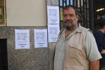 Buenos Aires, Argentina.- En las fotos tomadas el 19 de enero del 2024, el secretario de convenio colectivo de la Asociación Trabajadores del Estado (ATE), Flavio Vergara, brinda una declaración a los medios de comunicación después de que llegaran a un acuerdo con el Gobierno Nacional, con un aumento salarial del 16% para enero en la víspera del paro general organizado por la Confederación General del Trabajo (CGT) y en medio de un clima de tensión por el descuento en la remuneración para aquellos trabajadores que marchen el próximo 24 de enero.