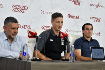 Buenos Aires.- In the photo taken on January 8, 2024, Facundo Sava was presented tonight as Huracán’s coach for the 2024 season in Argentine football and admitted to having "a lot of desire" to lead the "Globo", after passing through four games in Sarmiento de Junín during the final stretch last year.