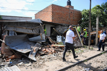 Rosario.- In the photo taken on January 11, 2024, the Minister of Security of Santa Fe, Pablo Cococcioni, affirmed today that there is a "to give an immediate response" to "re-establish the legal order in the province"participating in the demolition of the first "bunker" of retail drug sales since the entry into force of the law of embezzlement of that crime.