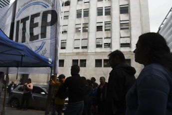 Buenos Aires, Argentina.- En la foto tomada el 16 de enero de 2024, la Unión de Trabajadores y Trabajadoras de la Economía Popular (UTEP) y el Movimiento Evita convocaron para hoy a una "jornada de asamblea y ollas populares" en todos los distritos del país, para "discutir y definir las reivindicaciones de cara al paro y movilización del próximo 24 de enero" convocado por la CGT.