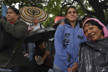 Buenos Aires, Argentina.- En la foto tomada el 16 de enero de 2024, la Unión de Trabajadores y Trabajadoras de la Economía Popular (UTEP) y el Movimiento Evita convocaron para hoy a una "jornada de asamblea y ollas populares" en todos los distritos del país, para "discutir y definir las reivindicaciones de cara al paro y movilización del próximo 24 de enero" convocado por la CGT.