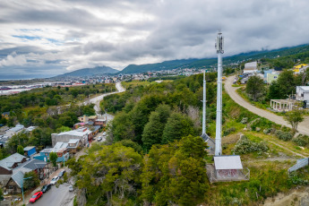 Ushuaia.- In the photo taken on January 8, 2024, cell phone towers in Ushuaia, capital of Tierra del Fuego. The city of Ushuaia became this week the fifth district in the country to ban 5G communications networks until scientific studies prove their safety for both humans and the environment and with this measure sparked a health debate on the use of such technologies.