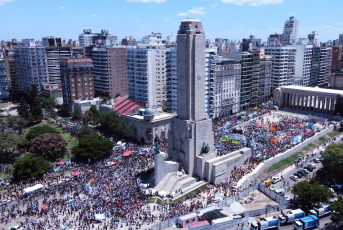 Rosario, Argentina.- In the photo taken on January 24, 2024, a massive mobilization took place today in Rosario, province of Santa Fe in the framework of the national strike called by the CGT against the decree of necessity and urgency (DNU) and the bill "Bases" promoted by the government of Javier Milei.