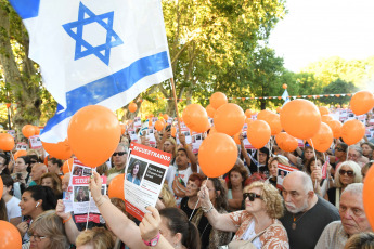 Buenos Aires, Argentina.- In the photos taken on January 17, 2024, relatives and friends in Argentina of Kfir Bibas, the youngest of those kidnapped during the Hamas attack on Israel on October 7, celebrated his first birthday "no happy” with orange balloons, alluding to his red hair, and asked for his release.