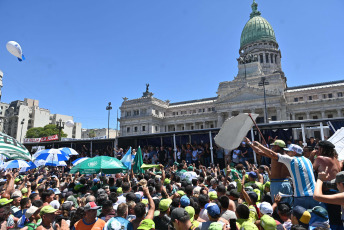 Buenos Aires, Argentina.- In the photos taken on January 24, 2024, protesters at Plaza Congreso, with partial cuts to traffic, within the framework of the strike and mobilization called by the CGT. Argentina is experiencing its first general strike since 2019, called by the country's main union center, against the extensive reforms promoted by the government of libertarian Javier Milei.