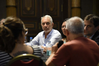 La Plata, Argentina.- In the photo taken on 23 February 2024, the mayor of La Plata, Julio Alak, met today with popular movements in the region to coordinate emergency food assistance and the promotion of fruit and vegetable production.