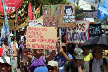 Viedma, Argentina.- En la foto tomada el 24 de enero de 2024, paro y movilización en todo el país en rechazo al DNU y a la Ley Ómnibus del presidente Javier Milei.