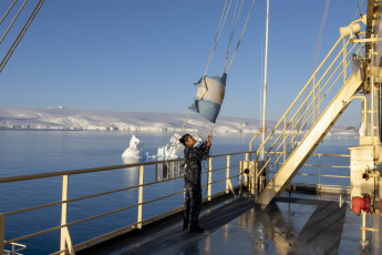 Antarctica- In the photo of January 13, 2024, the icebreaker ARA "Almirante Irízar", after having carried out logistical tasks in the Joint Orcadas Antarctic Base, continued its course and arrived at Caleta Potter, where it anchored opposite the Carlini Antarctic Scientific Base. Once there, through personnel transport vessels and vehicles, began with the discharge of Antarctic diesel (GOA), dry, fresh and refrigerated supplies; propane gas pipes and 2 diesel generator engines.