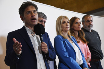 Buenos Aires, Argentina.- En las fotos tomadas el 18 de enero del 2024, la CGT debate con los gobernadores del PJ una estrategia común para frenar en el Congreso las reformas que impulsa Javier Milei a través del DNU y la ley ómnibus, en otro paso de la ofensiva que culminará con el paro de 12 horas con movilización del próximo miércoles 24 de enero.