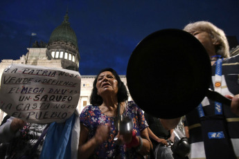 Buenos Aires.- In the photo taken on January 10, 2024, different sectors of culture convened in the Plaza del Congreso, with a so-called "Musicazo" to warn about the negative impact on the sector of the amendments included in the reform law, given that "it includes the disfinancing of the National Institute of Music (INaMu) and the elimination of the National Arts Fund (FNA)".