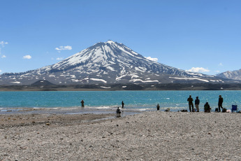 Mendoza, Argentina.- In the photo of January 20, 2024, with the reopening of the road that is only enabled in summer, opened this Saturday the circuit of Laguna del Diamante with its two natural riches: the water mirror and the volcano Maipo, that make up one of the most beautiful tourist treasures of Mendoza, Argentina.