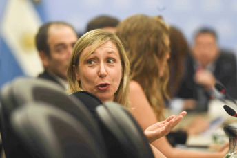 Buenos Aires, Argentina.- En las fotos tomadas el 17 de enero del 2024, Myriam Bregman, diputada nacional por el FIT en el plenario de comisiones de la Cámara de Diputados que realiza una nueva jornada de debate del proyecto de ley de "Bases y Puntos de Partida para la Libertad de los Argentinos", impulsado por el Poder Ejecutivo, en lo que será el sexto encuentro, luego de que ayer debatieron la norma organizaciones no gubernamentales, organismos de Derechos Humanos, entidades empresarias y sectores de la sociedad civil.