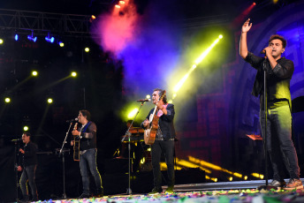 Córdoba, Argentina.- En la foto de archivo, Los Nocheros. El Festival Nacional de Folclore de Cosquín, una de las celebraciones más emblemáticas de la música tradicional argentina, llega a su 64° edición y promete nuevamente cautivar a los amantes del folklore. Del 20 al 28 de enero de 2024, la plaza Próspero Molina de la ciudad cordobesa se convertirá en el epicentro de la música, la danza y la cultura del país. La anticipación ha crecido con la presentación de la grilla de artistas, que se dio a conocer en la peña Boliche Balderrama, en la ciudad de Salta. Entre los principales animadores se encuentran figuras de renombre como Abel Pintos, Los Nocheros, Sergio Galleguillo, Los Tekis, Chaqueño Palavecino, Diego Torres, Los Palmeras, La Delio Valdez y Soledad.