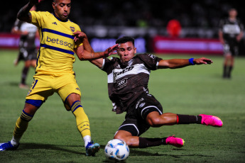 Buenos Aires, Argentina.- In the photographs taken on January 27, 2024, you can see scenes from the Boca - Platense match that ended 0 to 0 at the Ciudad de Vicente López stadium. The match served as the debut of Diego Martínez at the helm of the Technical Management of Boca Juniors. In the first half they disallowed a goal from Ronaldo Martínez, from Platense.