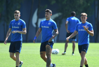 Buenos Aires.- In the photo taken on January 8, 2024, the San Lorenzo team resumed their pre-season training in Ciudad Deportiva on Monday, waiting for three players who have agreed their contract but have not yet formalized it: archer Facundo Altamirano and Colombians Carlos "La Roca" Sánchez and Jhohan Romaña. The team of Rubén Insua will leave tomorrow for Uruguay to begin the preseason.