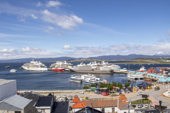 Ushuaia, Argentina.- The port of the city of Ushuaia (photo), in Tierra del Fuego, and that of the city of Buenos Aires compete with that of Rio de Janeiro, in Brazil, to become the best in South America in a survey organized by a specialized site of the activity.