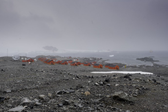 Antarctica, Argentina.- Photos taken on January 15, 2024 show the Argentine Esperanza base, the only Antarctic settlement where families winter. The Argentine Antarctic Institute (IAA) began this year, for the first time in its history, anthropological studies on human practice in Antarctica, thus expanding the institution's research area in Social Sciences.