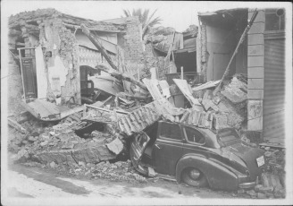 San Juan- En la foto de archivo, escenas del terremoto. Leé: Una muestra conmemorará el 80° aniversario del terremoto de 1944 El terremoto del 15 de enero de 1944 fue la mayor tragedia que recuerda el pueblo argentino. Estiman cerca miles de muertos, de una cifra aún mayor de heridos (datos aun inciertos), y de la destrucción casi total de una ciudad. Los efectos llegaron también a Córdoba, La Rioja, Mendoza y San Luis. En realidad, las consecuencias del sismo fueron desproporcionadas comparándolas con su intensidad. Fueron segundos interminables. El movimiento telúrico fue a las 20.49 horas y alcanzó 7,4 grados de magnitud en Escala Richter y una intensidad máxima de IX grados en la Escala Mercalli modificada. El epicentro se ubicó a 20 kilómetros al norte de la ciudad de San Juan, en las proximidades de la localidad de La Laja, en el departamento Albardón.