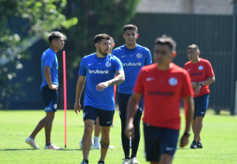 Buenos Aires.- In the photo taken on January 8, 2024, the San Lorenzo team resumed their pre-season training in Ciudad Deportiva on Monday, waiting for three players who have agreed their contract but have not yet formalized it: archer Facundo Altamirano and Colombians Carlos "La Roca" Sánchez and Jhohan Romaña. The team of Rubén Insua will leave tomorrow for Uruguay to begin the preseason.