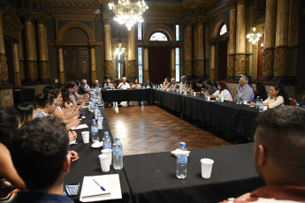 La Plata, Argentina.- In the photo taken on 23 February 2024, the mayor of La Plata, Julio Alak, met today with popular movements in the region to coordinate emergency food assistance and the promotion of fruit and vegetable production.