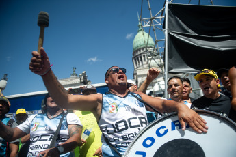 Buenos Aires, Argentina.- In the photos taken on January 24, 2024, protesters at Plaza Congreso, with partial cuts to traffic, within the framework of the strike and mobilization called by the CGT. Argentina is experiencing its first general strike since 2019, called by the country's main union center, against the extensive reforms promoted by the government of libertarian Javier Milei.