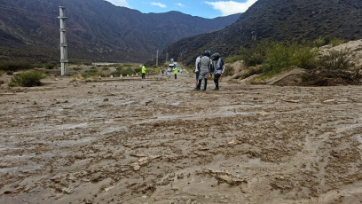 Mendoza, Argentina.- In the photos taken on January 21, 2024, an avalanche of mud and mud, which fell on a sector of Route 7, at the Cristo Redentor international crossing, which connects Mendoza with Chile, forced to cut traffic for a few hours until it clears. The Cristo Redentor tunnel was interrupted for more than an hour.