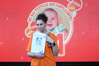 Buenos Aires, Argentina.- In the photos taken on January 17, 2024, relatives and friends in Argentina of Kfir Bibas, the youngest of those kidnapped during the Hamas attack on Israel on October 7, celebrated his first birthday "no happy” with orange balloons, alluding to his red hair, and asked for his release.