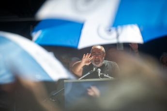 Buenos Aires, Argentina.- En la foto tomada el 24 de enero de 2024, el cosecretario general de la CGT Héctor Daer reclamó hoy a los diputados nacionales que "no actúen agazapados en la oscuridad, miren al pueblo a la cara" y rechacen el DNU y la ley "Bases" promovidas por el Gobierno de Javier Milei, tras lo cual advirtió que desde la central obrera "vamos a seguir la lucha y no vamos a dar un paso atrás hasta que caigan" esas medidas.