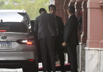 Buenos Aires, Argentina.- En las fotos tomadas el 4 de enero del 2024, el jefe de Gabinete de Ministros, Nicolás José Posse. El presidente Javier Milei encabeza en la Casa Rosada una nueva reunión de gabinete, que tiene en agenda el análisis de temas de la gestión del gobierno; la puesta en vigencia del decreto de necesidad y urgencia (DNU) 70/23, que promueve reformas económicas y políticas; y el avance de los proyectos de ley que serán abordados durante el período de sesiones extraordinarias.