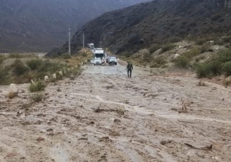 Mendoza, Argentina.- In the photos taken on January 21, 2024, an avalanche of mud and mud, which fell on a sector of Route 7, at the Cristo Redentor international crossing, which connects Mendoza with Chile, forced to cut traffic for a few hours until it clears. The Cristo Redentor tunnel was interrupted for more than an hour.