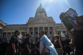 Buenos Aires, Argentina.- In the photos taken on January 24, 2024, protesters at Plaza Congreso, with partial cuts to traffic, within the framework of the strike and mobilization called by the CGT. Argentina is experiencing its first general strike since 2019, called by the country's main union center, against the extensive reforms promoted by the government of libertarian Javier Milei.