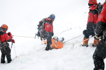 Mendoza, Argentina.- En la foto del 21 de enero de 2024, el servicio de rescate que trabaja a más de 6.000 metros de altura en el Cerro Aconcagua cuenta con un centro médico de mediana complejidad que constituye el hospital ''más alto del mundo'', y está destinado a socorrer a los cientos de andinista que año a año intentan alcanzar la cumbre de 6.962 metros.