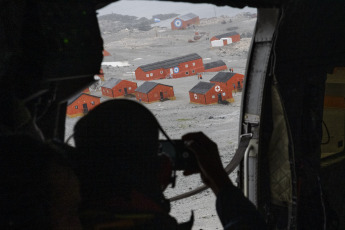 Antártida, Argentina.- En las fotos tomadas el 15 de enero del 2024, muestra la base argentina Esperanza, el único asentamiento antártico donde invernan familias. El Instituto Antártico Argentino (IAA) inició este año, por primera vez en su historia, estudios antropológicos, sobre la práctica humana en la Antártida, ampliando así el área de investigación en Ciencias Sociales de la institución.