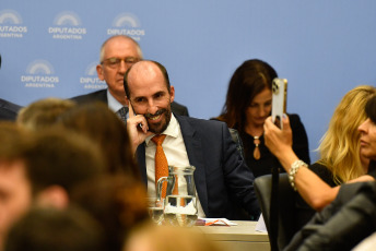 Buenos Aires.- En la foto tomada el 9 de enero, 2024, el vicejefe de Gabinete de la Nación. El plenario de comisiones de la Cámara de Diputados que debatirá el proyecto de ley ómnibus "Bases y Puntos de Partida de la Libertad de los Argentinos" comenzó a las 14.30 y cuenta con la presencia de funcionarios del Poder Ejecutivo.