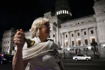 Buenos Aires, Argentina.- In the photos taken on January 3, 2024, residents of the city of Buenos Aires and other parts of the country demonstrated with banging pots and pans in various parts of this capital, while protests were replicated in other areas of the country. country against the Decree of Necessity and Urgency (DNU) of economic deregulation and the omnibus law of the government of Javier Milei.