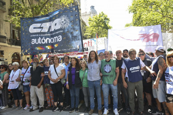 Buenos Aires, Argentina.- In the photos taken on January 24, 2024, protesters at Plaza Congreso, with partial cuts to traffic, within the framework of the strike and mobilization called by the CGT. Argentina is experiencing its first general strike since 2019, called by the country's main union center, against the extensive reforms promoted by the government of libertarian Javier Milei.