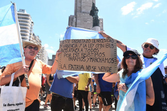 Rosario, Argentina.- In the photo taken on January 24, 2024, a massive mobilization took place today in Rosario, province of Santa Fe in the framework of the national strike called by the CGT against the decree of necessity and urgency (DNU) and the bill "Bases" promoted by the government of Javier Milei.