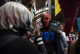 Bariloche- En la foto del 13 de enero de 2024, la edición Otaku Con verano que se realiza en el estadio Bomberos Voluntarios de la Ciudad de Bariloche viene reloaded:. Passthor, Kamikaze Capilar, Magnus Mefisto, Simone Anisinger, son algunos de los nombres de lujo que protagonizan la temporada 2024. Cosplays, Artistas, Músicos, y mucho más para que todos los fanáticos del animé puedan disfrutarlo.