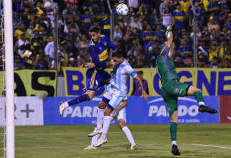 Salta- En la foto del 13 de enero de 2024, el amistoso en Salta Gimnasia y Tiro (S) y Boca Juniors Diego Martinez en su debut como entrenador del del Xeneize. Boca venció 1 a 0 Gimnasia y Tiro en Salta, en un amistoso que marcó el debut de Diego Martínez como técnico del Xeneize. El único gol fue obra de Ezequiel Bullaude, a los ocho minutos de partido.