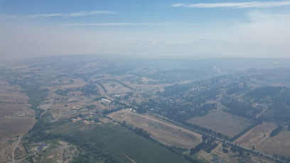 Rio Negro, Argentina.- En las fotos tomadas el 29 de enero del 2024, casi 100 brigadistas combaten por tierra el incendio en el Parque Nacional Los Alerces. El Servicio Meteorológico Nacional, reportó temperaturas récord de más de 40 grados Celsius en el país. Declarado Patrimonio de la Humanidad por la Organización de las Naciones Unidas para la Educación, la Ciencia y la Cultura, el sitio afectado es crucial para la conservación de especies de flora y fauna endémicas o en peligro de extinción.